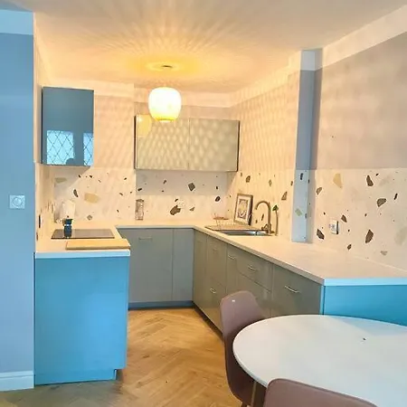 Close To Metro, 8 Minutes To Centrum And Near Airport Apartment Warsaw